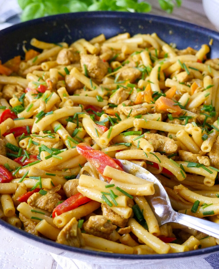 Curry csirke tészta
