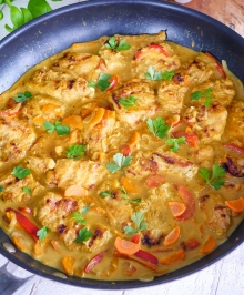 Csirke krémes curryszószban